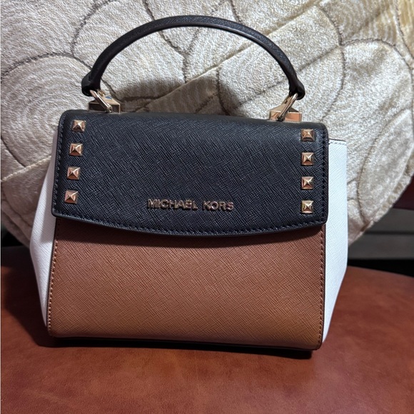 Michael Kors Handbags - 💕Michael Kors Black, Brown, and White Callie small bag.